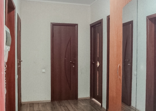 Адрес: ул. Галимджана Баруди, дом 4, Количество комнат: 2, Общая площадь: 53.1 м<sup>2</sup>, Жилая площадь: 27.2 м<sup>2</sup>, Площадь кухни: 9.3 м<sup>2</sup>, Этаж: 2/17, Тип дома: Монолитно-кирпичный, Район: Кировский