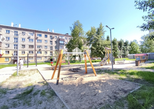Адрес: ул. Серп и Молот, дом 24, Количество комнат: 2, Общая площадь: 36 м<sup>2</sup>, Жилая площадь: 21.7 м<sup>2</sup>, Площадь кухни: 6.5 м<sup>2</sup>, Этаж: 4/5, Тип дома: Кирпичный