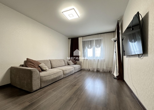 <strong>ПАРК в 3 минутах от дома</strong>, где доступны аллеи для прогулок, дорожки для пробежек, детские активности, в т.ч.