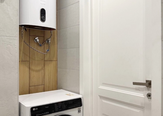 Прекрасная инфраструктура, , хорошая обустроенная детская площадка, видео-наблюдение дома, достойное социальное окружение.