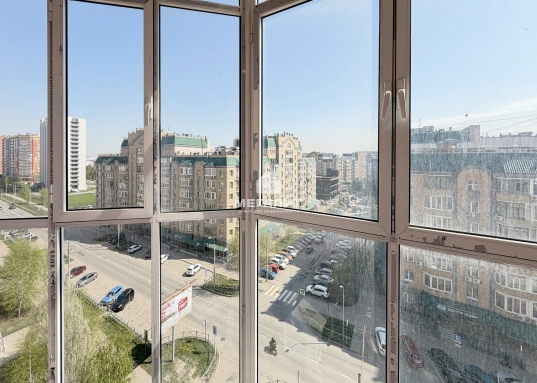 квартиру на ул. Чистопольской у Казань Арены?</strong><br /><br />В продаже 2-комнатная квартира, расположенная в теплом комфортном доме 2011 года постройки в Новосавиновском районе по адресу ул. Чистопольская, 71 (ул. Адоратского, 1а).<br /><br /> О ДОМЕ:<br />Год постройки 2011.<br />Огороженная территория, въезд через шлагбаум.<br />Двор без машин.