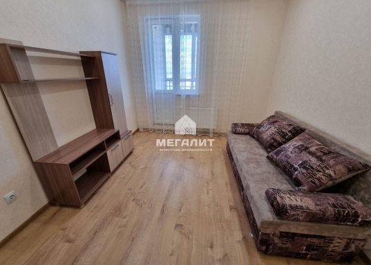 Закрытая территория, во дворе детская и спортивная площадка.