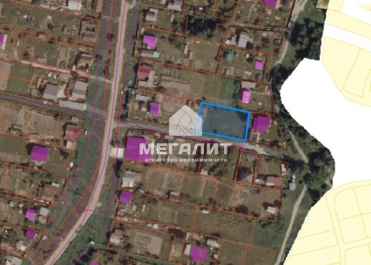 Благодаря расположению этого участка в живописном месте, у вас всегда будет возможность наслаждаться красотой природы и проводить время на свежем воздухе.