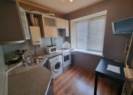 Сдается впервые, на длительный срок, коммунальные платежи оплачиваются отдельно.