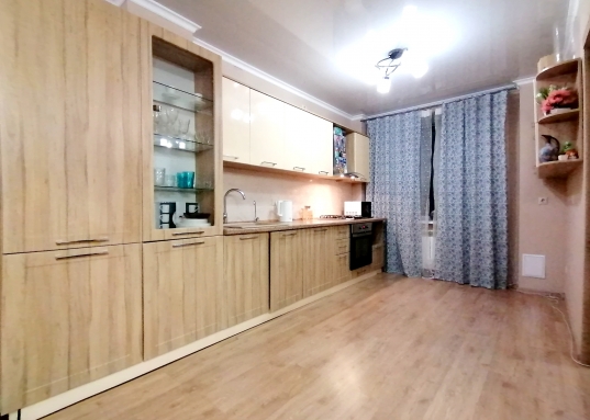 Адрес: ул. Лядова, дом 9А, Количество комнат: 3, Общая площадь: 92.7 м<sup>2</sup>, Жилая площадь: 41 м<sup>2</sup>, Площадь кухни: 35 м<sup>2</sup>, Этаж: 4/9, Тип дома: Кирпичный