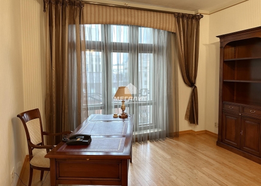 <h3>Элитная квартира в сердце Казани: статус, комфорт, безупречный вкус!</h3><p>Предлагаю купить роскошную квартиру в самом престижном жилом комплексе Казани — по адресу <strong>ул. Малая Красная, д. 3</strong>.