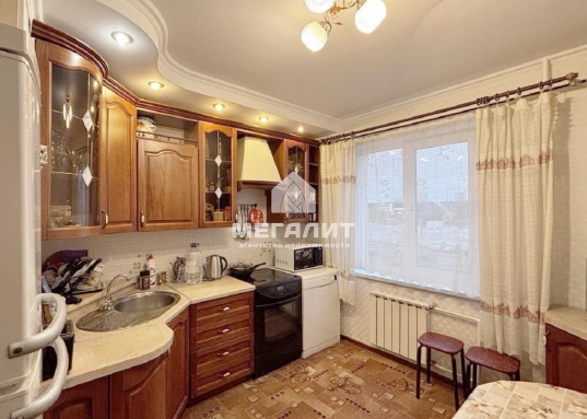 Предлагаем снять в аренду замечательную двухкомнатную квартиру по адресу Советский район, улица Проспект Победы, дом 152, на 3 этаже 16 этажного дома.