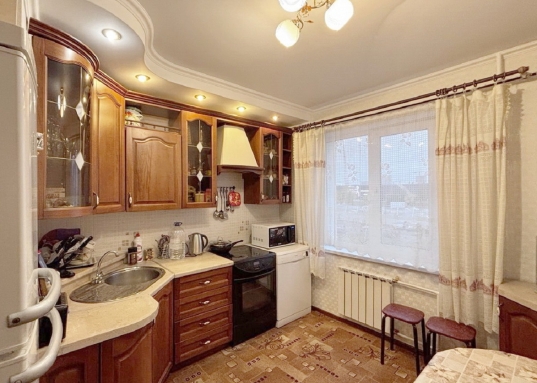 Предлагаем снять в аренду замечательную двухкомнатную квартиру по адресу Советский район, улица Проспект Победы, дом 152, на 3 этаже 16 этажного дома.