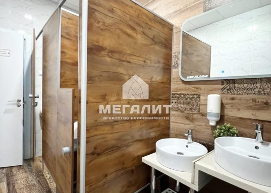 метро "Козья Слобода"<br />- режим работы 24/7<br />- место под вывеску для вашего бизнеса<br />- кабинетная планировка (возможна любая перепланировка, в том числе свободная)<br />- просторные места общего пользования<br />- собственная терраса с живописным видом на парк<br />- огороженная территория с въездом через шлагбаум<br />- бесплатная парковка для сотрудников и посетителей<br />- выделенная мощность 40 кВт<br />- центральная система вентиляции<br />- кондиционеры в каждой комнате<br />​​​​​​​- пожарная сигнализация<br /><br /><strong>Идеальный вариант для офиса, клиники, спа салона, салона красоты, оздоровительного центра учебного центра, коворкинга , хостела, кафе, ресторана или другого коммерческого проекта.