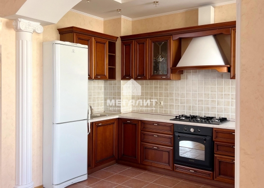 Адрес: ул. Тунакова, дом 47, Количество комнат: 3, Общая площадь: 96.8 м<sup>2</sup>, Жилая площадь: 60.5 м<sup>2</sup>, Площадь кухни: 8.5 м<sup>2</sup>, Этаж: 5/5