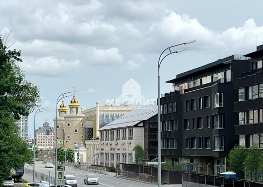 Круглосуточный консьерж-сервис призван решить все бытовые вопросы.<br />Финские бесшумные скоростные лифты Kone, поднимающиеся с нижнего уровня парковки, современная система видеонаблюдения и пожарной сигнализации, уникальное фасадное решение и дизайнерская отделка зон общественного пользования, все это говорит о премиум классе, к которому относится дом по ул.Волкова,12.<br />Территория внутреннего двора и детская площадка расположены на стилобате, доступ на который осуществляется только через лобби, что исключает проникновение посторонних лиц.<br /><br /><strong>О квартире:</strong><br />- евроремонт в нейтральных тонах <br />- спальные комнаты площадью 14,5 м2 и 12,5 м2, в каждой комнате кондиционер<br />- просторная кухня 14,1 м2<br />- пластиковые окна<br />- застекленная лоджая<br />​​​​​​​- просторный сан.узел 4,1 м2<br /><br /><em><strong>О доме:</strong></em><br />- дом бизнес-класса, монолитно-кирпичный, 2020 года постройки<br />- в подъезде лобби и ресепшн с круглосуточным консьерж-сервисом<br />- двор со шлагбаумом<br />- есть свое паковочное место на подземной парковке (продается отдельно)<br />- закрытый двор с детской и спортивной площадкой<br /><br /><em><strong>Об инфраструктуре:</strong></em><br />- в 5 минутах ходьбы ст.метро "Тукая" и "Суконная Слбода" и остановка общественного транспорта<br />- рядом школы № 18, 98, 82, 41, 13 лицей №5, №131 и детские сады<br />- через дорогу торговые центры "Кольцо", "Детский мир", "Республика"<br />- в шаговой доступности улицы Баумана и Петерьургская, парк Тысячелетия, Сад Эрмитаж, Лядской сад<br /><br /><em><strong>О документах:</strong></em><br />- один взрослый собственник<br />- проходит по ипотеке<br /><br />Рядом находятся улицы Баумана, Петербургская, Тихомирнова, Щербаковский переулок, Ульянова-Ленина, Роща Фрунзе, Бутлерова, Калинина, Вишневского<br />Звоните, покажем в удобное для Вас время!<br /><br /><strong>С уважением, ваш гид в мире недвижимости, Ольга Валиуллина.<br />АН «МЕГАЛИТ» основано в 2004 году.